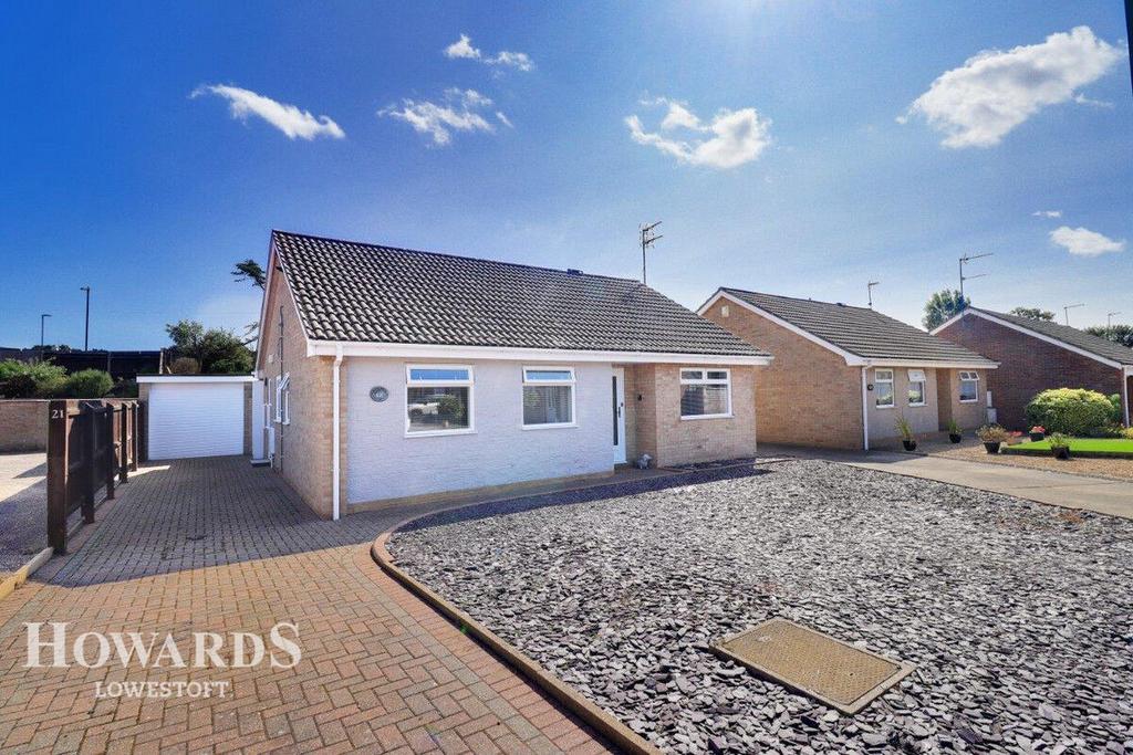 Stephensons Walk, Lowestoft 2 bed detached bungalow for sale £340,000