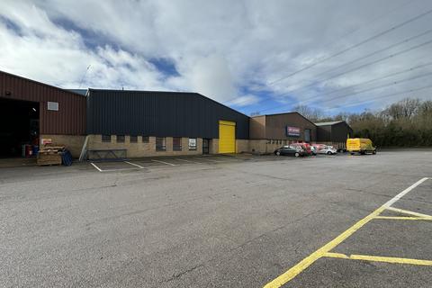 Industrial unit to rent - Unit 3 Peacock Trading Estate, Goodwood Road, Eastleigh, SO50 4NT