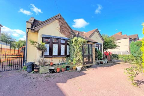 49 Essex Road, Romford, RM7 8BE