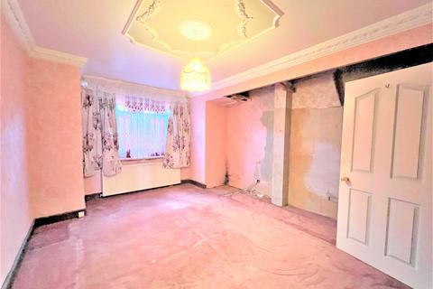 49 Essex Road, Romford, RM7 8BE