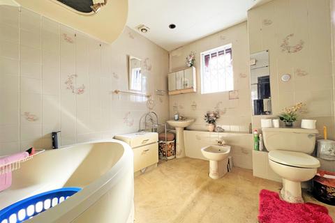 49 Essex Road, Romford, RM7 8BE