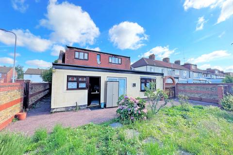 49 Essex Road, Romford, RM7 8BE