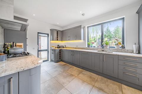 54 Greenways, Beckenham, BR3 3NQ
