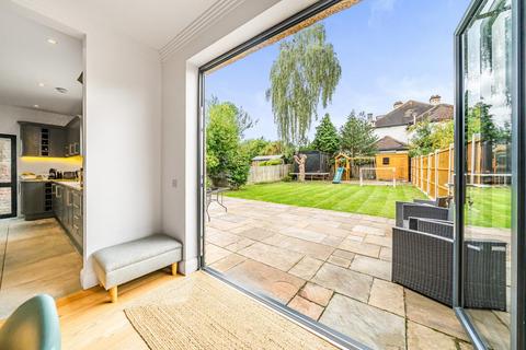 54 Greenways, Beckenham, BR3 3NQ