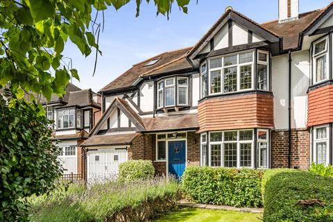 54 Greenways, Beckenham, BR3 3NQ