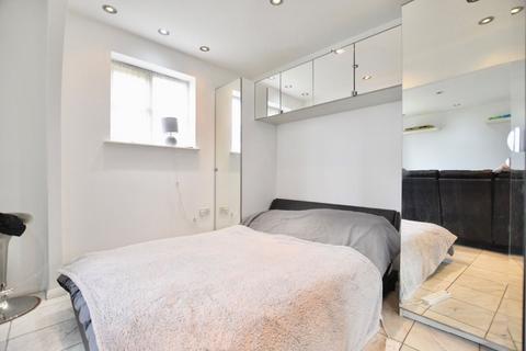 Studio for sale, Otter Close, Stratford, E15