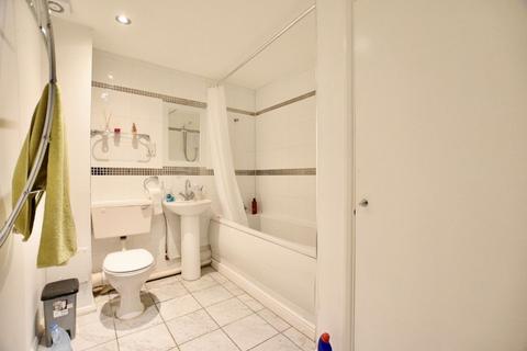 Studio for sale, Otter Close, Stratford, E15