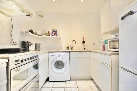 Studio for sale, Otter Close, Stratford, E15