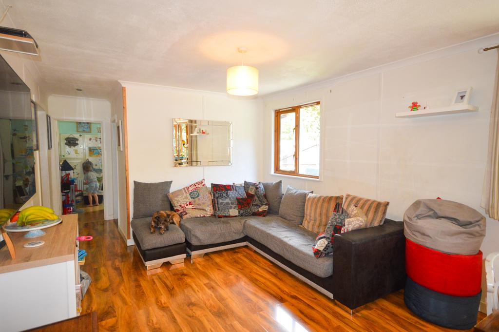 Ferry Lane, Wraysbury TW19 3 bed detached bungalow for sale £379,950