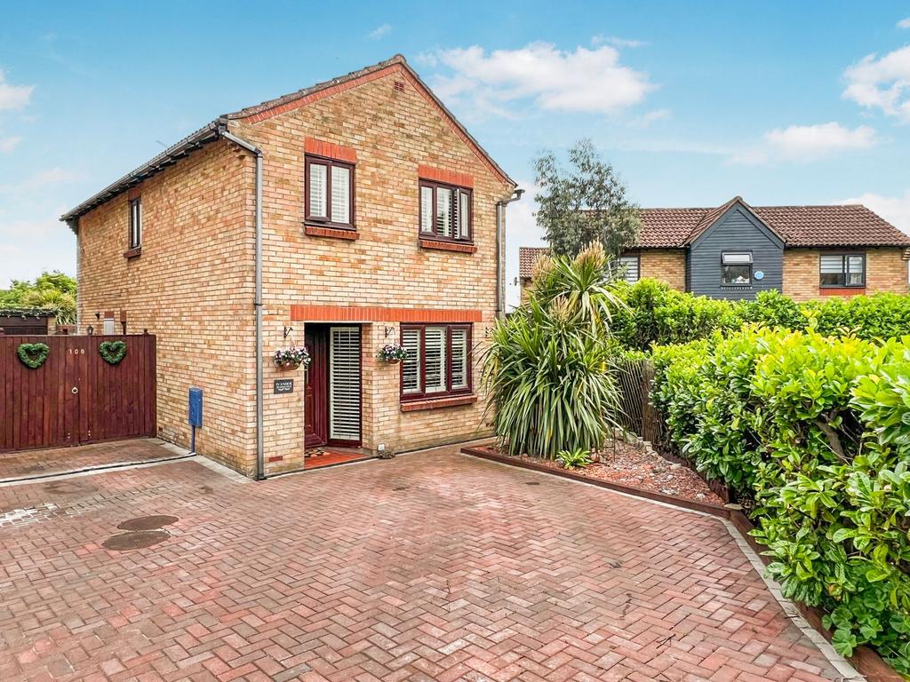 Fonmon Park Road, Rhoose, CF62 3 bed detached house for sale £300,000