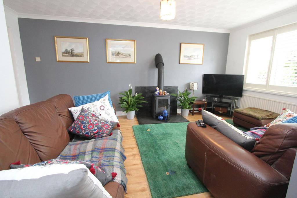 Fonmon Park Road, Rhoose, CF62 3 bed detached house for sale £300,000