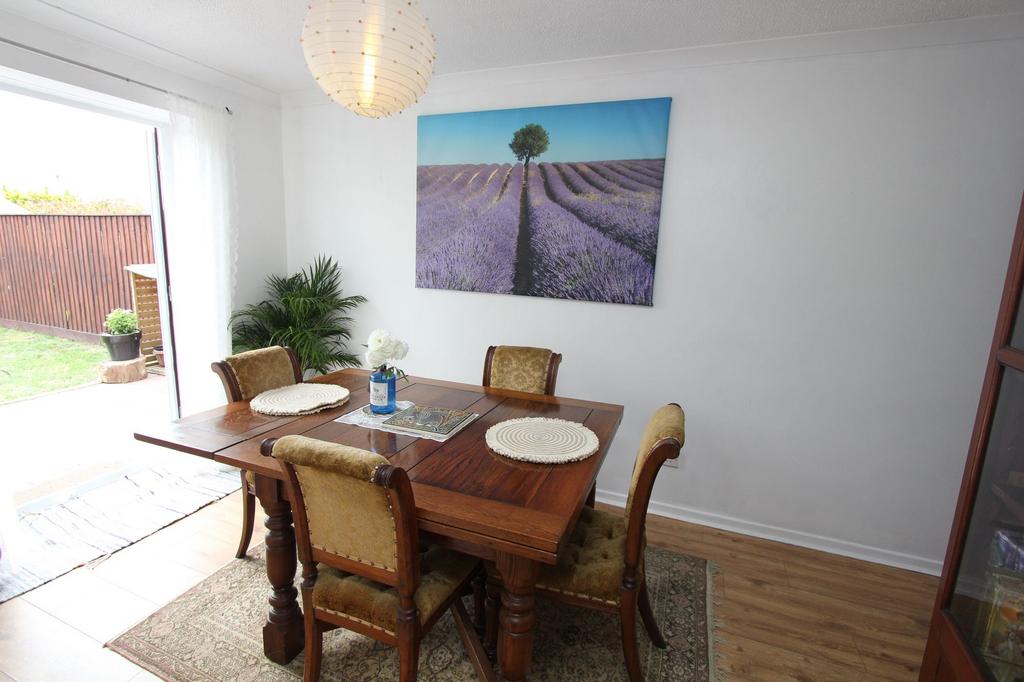 Fonmon Park Road, Rhoose, CF62 3 bed detached house for sale £300,000