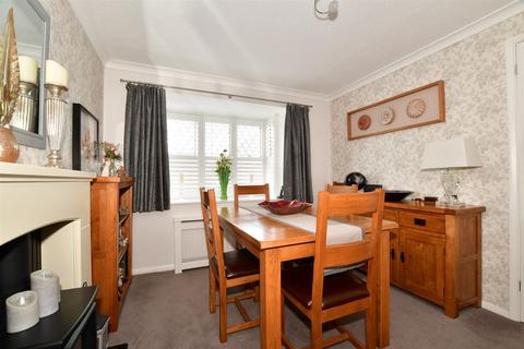 57 Windsor Close, Southwater, Horsham, RH13 9XH