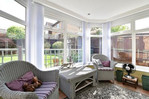 57 Windsor Close, Southwater, Horsham, RH13 9XH