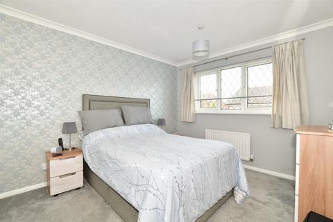 57 Windsor Close, Southwater, Horsham, RH13 9XH