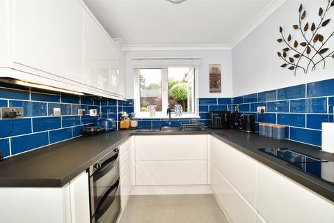 57 Windsor Close, Southwater, Horsham, RH13 9XH