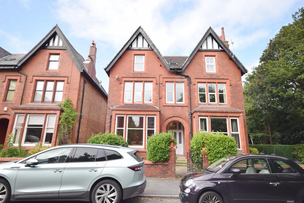 Cecil Street, Lytham 2 bed apartment £1,250 pcm (£288 pw)
