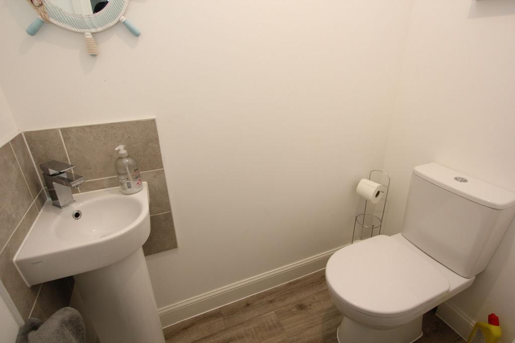 Cloakroom/wc