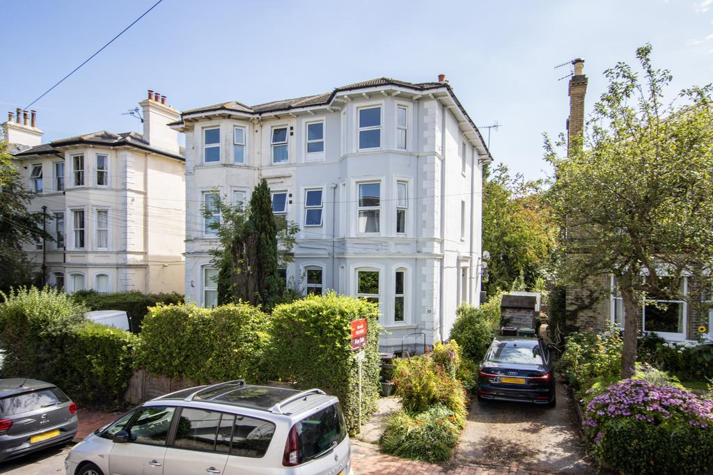 Top Floor Flat, 10 St James Rd... 2 bed flat £210,000