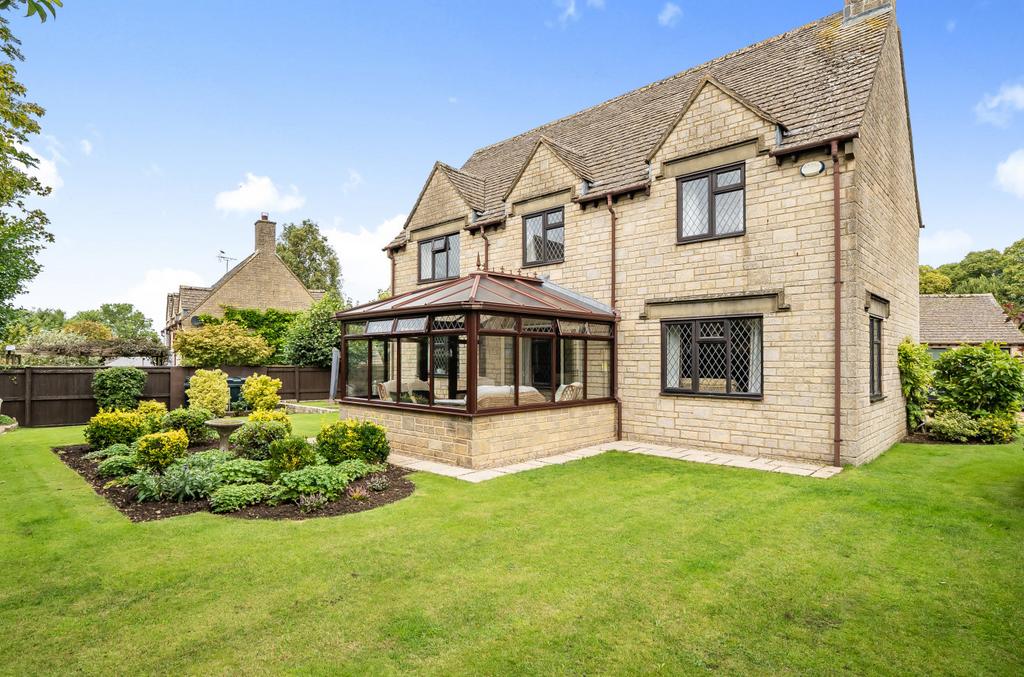 Tamesis Drive, Kemble, Cirencester, Gloucestershire, GL7 4 bed detached