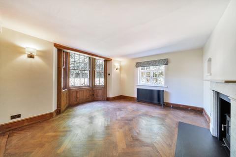 5 bedroom detached house to rent, Heath Road, Weybridge, KT13