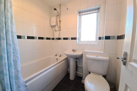 2 bedroom semi-detached house to rent, Northview Road, Houghton Regis, LU5