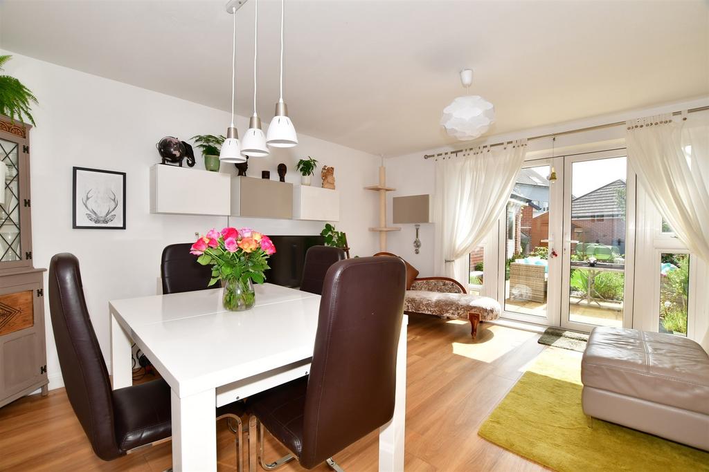 Lounge/Dining Room