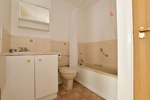 2 bedroom flat for sale - Chelwood Close, Chingford