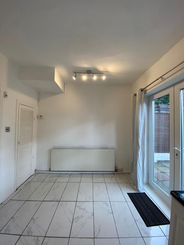 Sidley Avenue, Manchester M9 2 bed semidetached house £925 pcm (£213 pw)