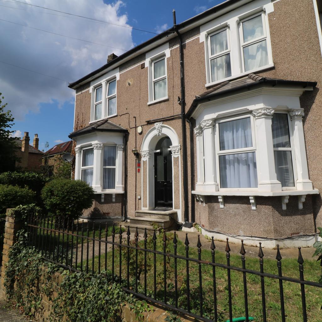 Honley Road, London SE6 2 bed flat for sale £425,000
