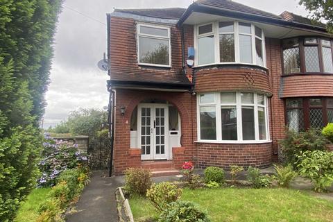 3 bedroom semi-detached house to rent, Baytree Avenue, Chadderton