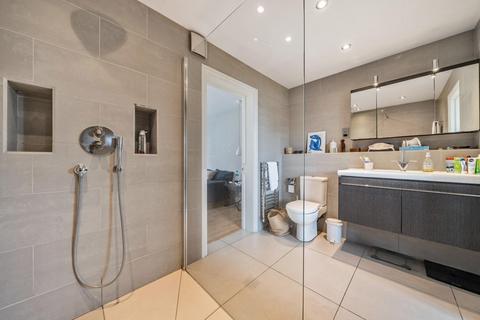 3 Robert Close, London, W9 1BY