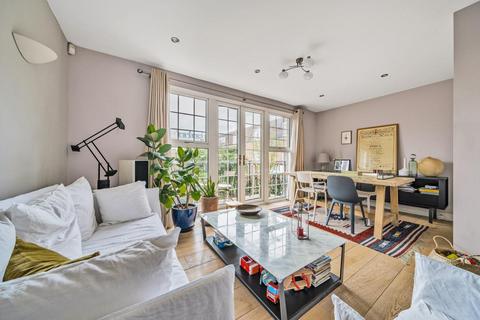 3 Robert Close, London, W9 1BY