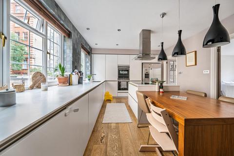 3 Robert Close, London, W9 1BY