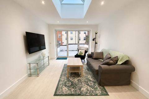 1 bedroom in a house share to rent, Sackville Street, Reading