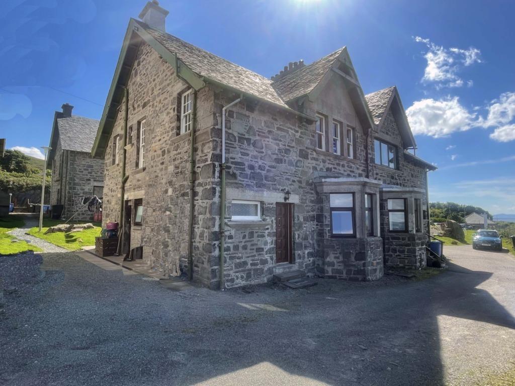 6 Victoria Place, Mallaig 2 bed flat for sale £120,000