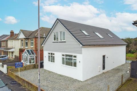 undefined, Large 4 bed house Coombe Avenue