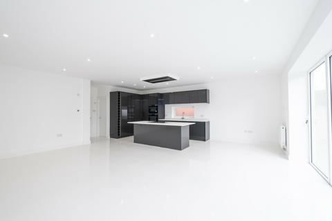 undefined, Large 4 bed house Coombe Avenue