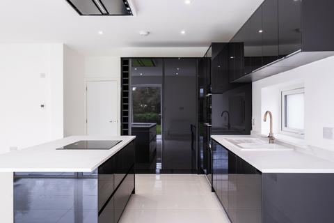 undefined, Large 4 bed house Coombe Avenue