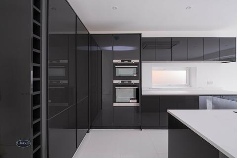 undefined, Large 4 bed house Coombe Avenue