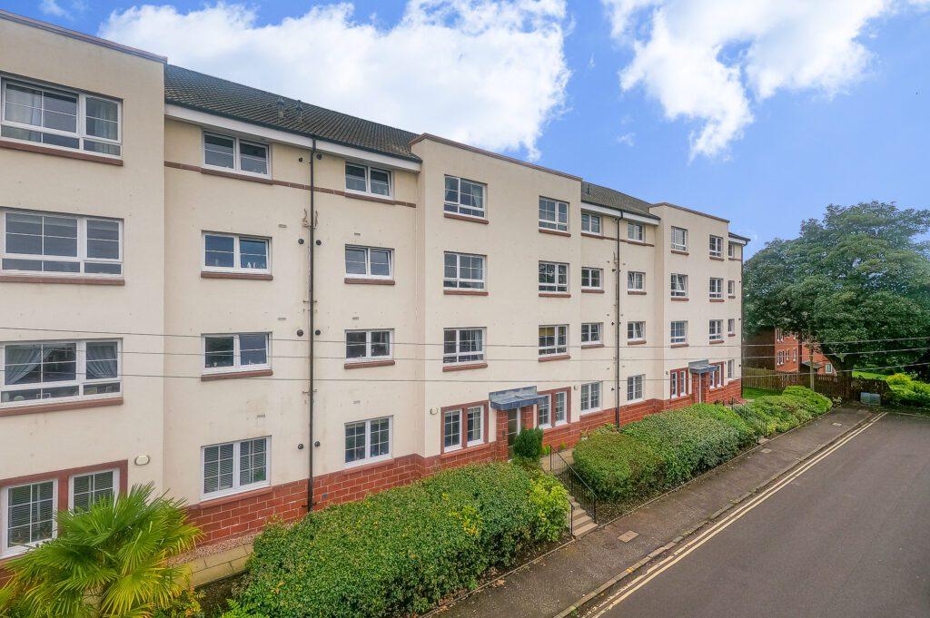 Bogton Avenue, Muirend 2 bed flat £180,000