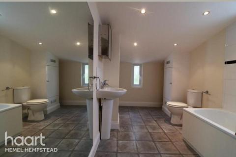 undefined, Leavesden Road, Watford