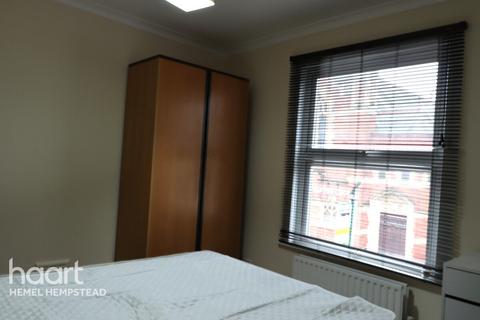 undefined, Leavesden Road, Watford