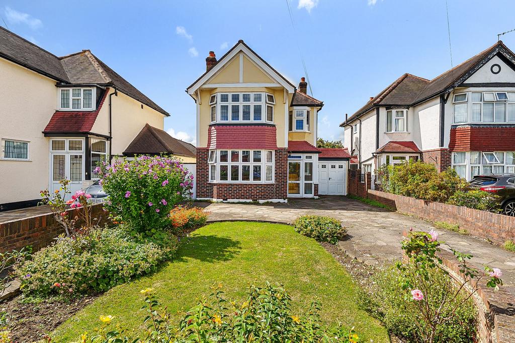 Bradstock Road, Epsom, KT17 3 bed detached house £800,000