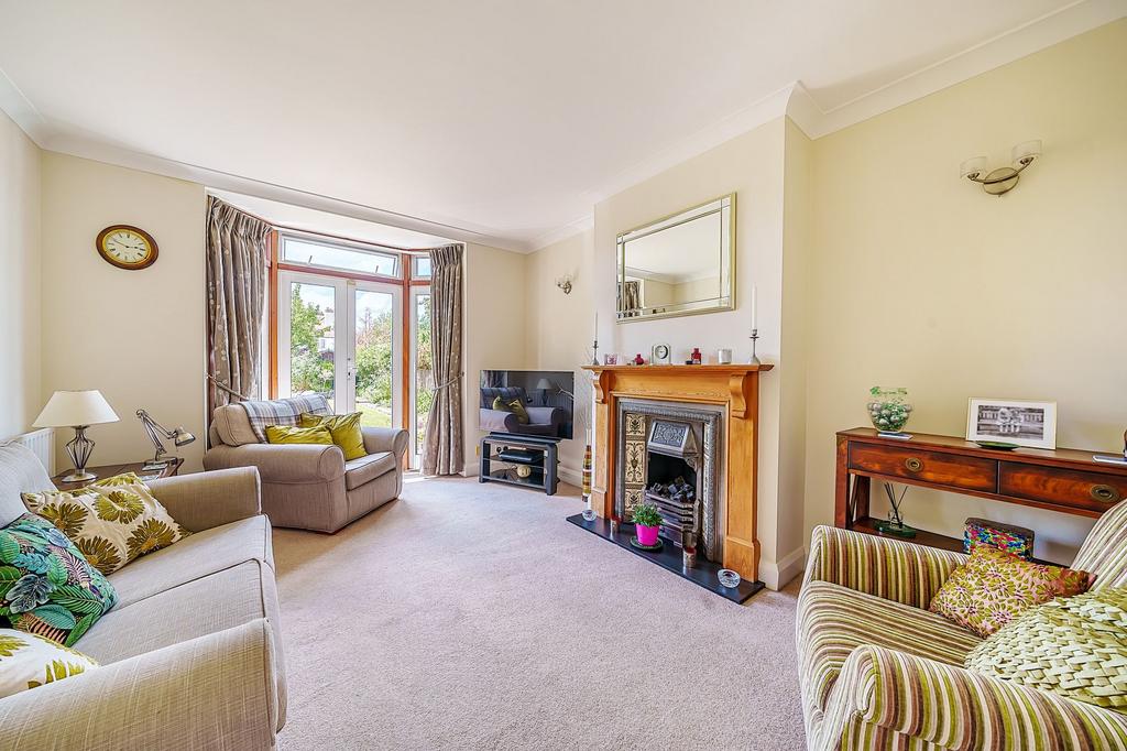 Bradstock Road, Epsom, KT17 3 bed detached house £800,000