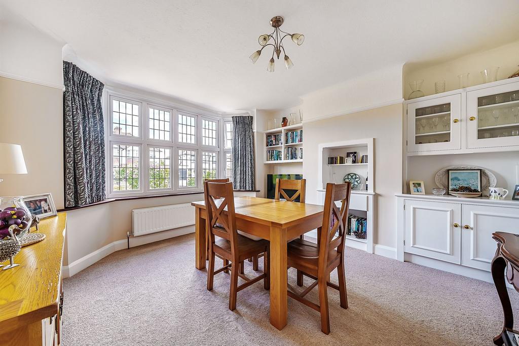 Bradstock Road, Epsom, KT17 3 bed detached house £800,000