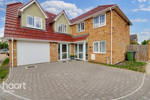 5 bedroom detached house for sale, Spire View, March