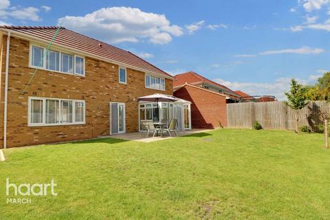 5 bedroom detached house for sale - Spire View, March