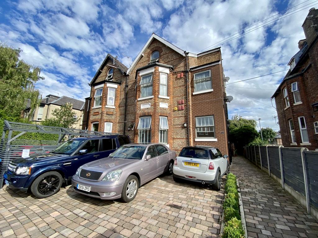 Old Lansdowne Road, West Didsbury... 1 bed flat £1,150 pcm (£265 pw)