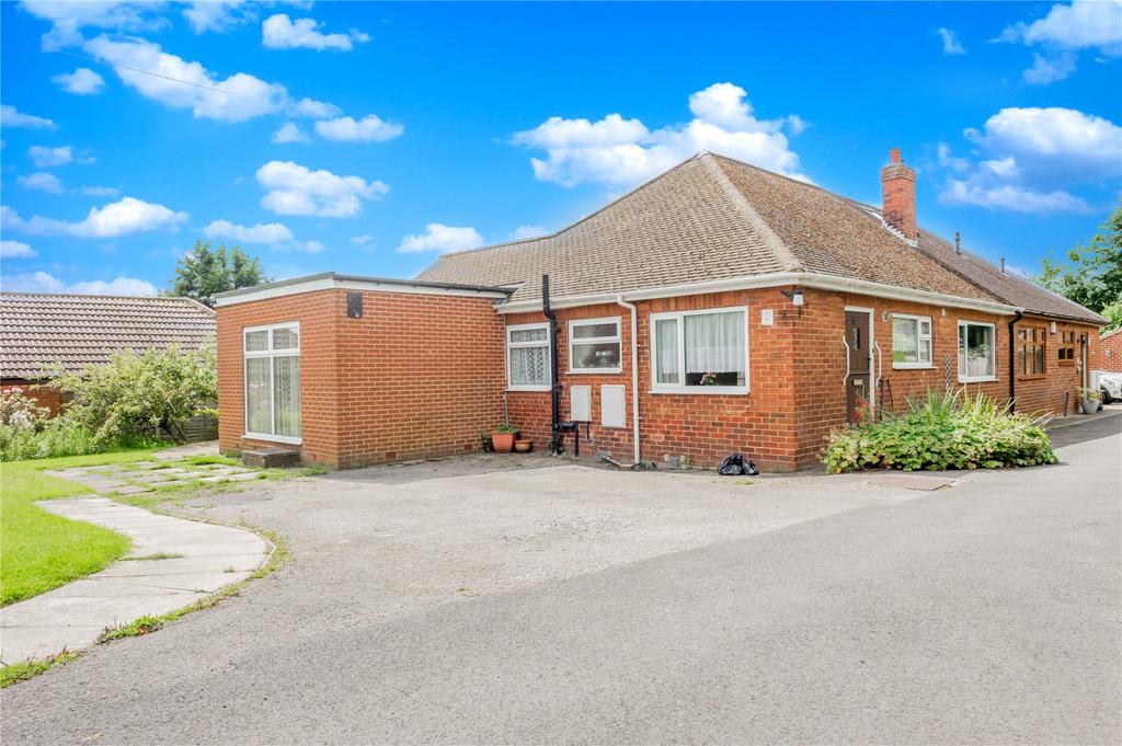 Whitehall Road East, Birkenshaw, Bradford, BD11 2 bed bungalow for sale